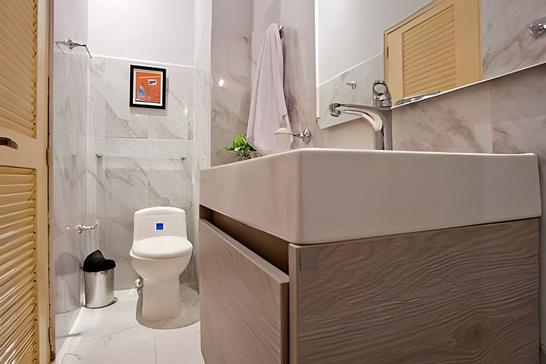 Stylish Old-Town Duplex 2BR, AC, Netflix, Hot Wa