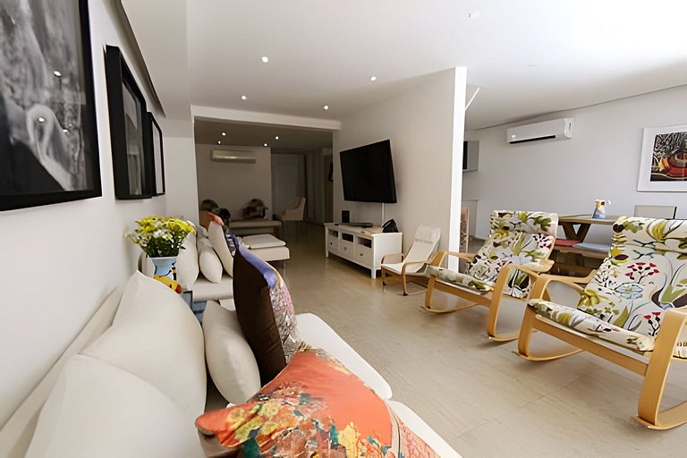 Old Town's Huge 4 Bedroom Deluxe Apt