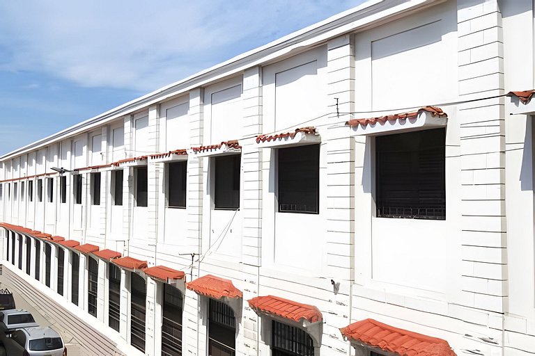 Hip, Lovely & Artsy 2BR Duplex, Hot Water+Wifi+A/C