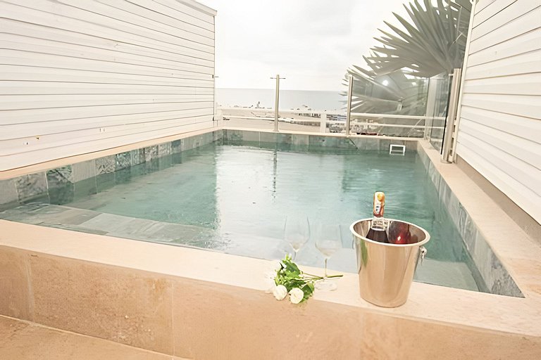 Lux Beach House w/ Rooftop Pool
