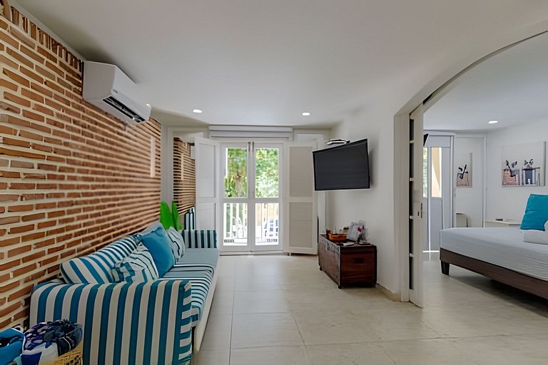 Quiet & Bright 2BR Old Town