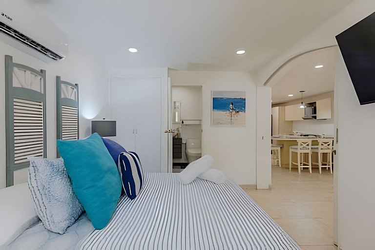 Quiet & Bright 2BR Old Town
