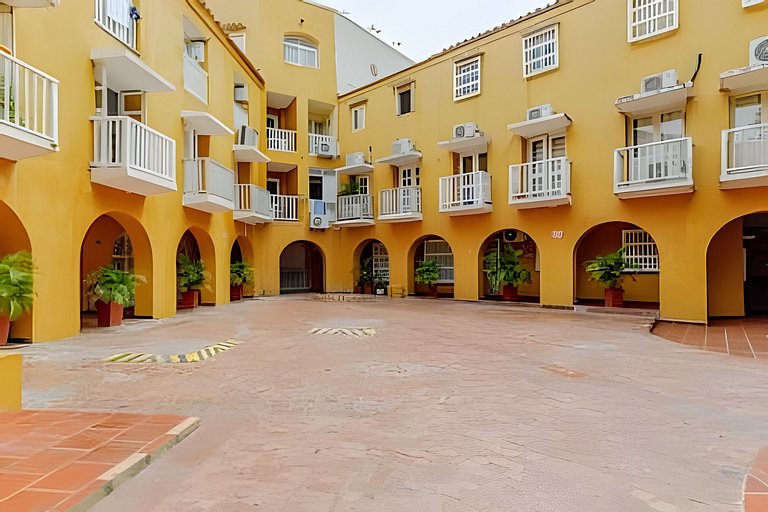Quiet & Bright 2BR Old Town