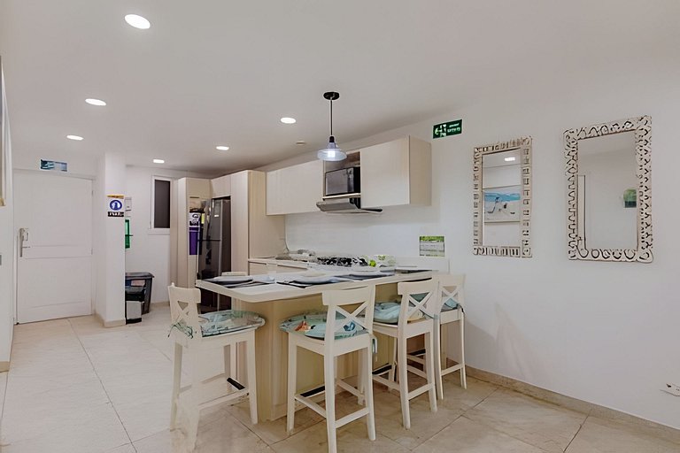 Quiet & Bright 2BR Old Town