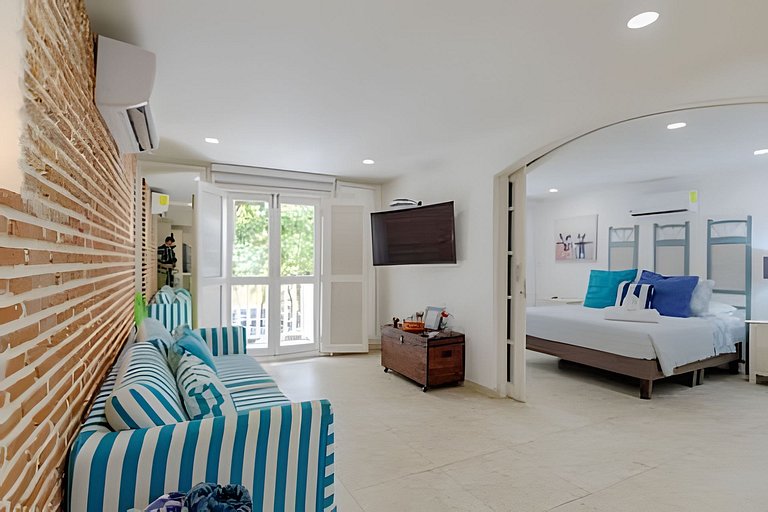Quiet & Bright 2BR Old Town