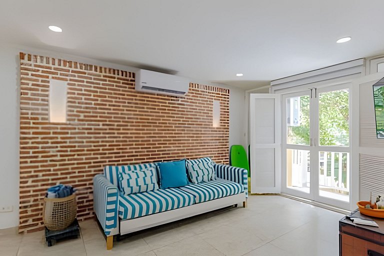 Quiet & Bright 2BR Old Town