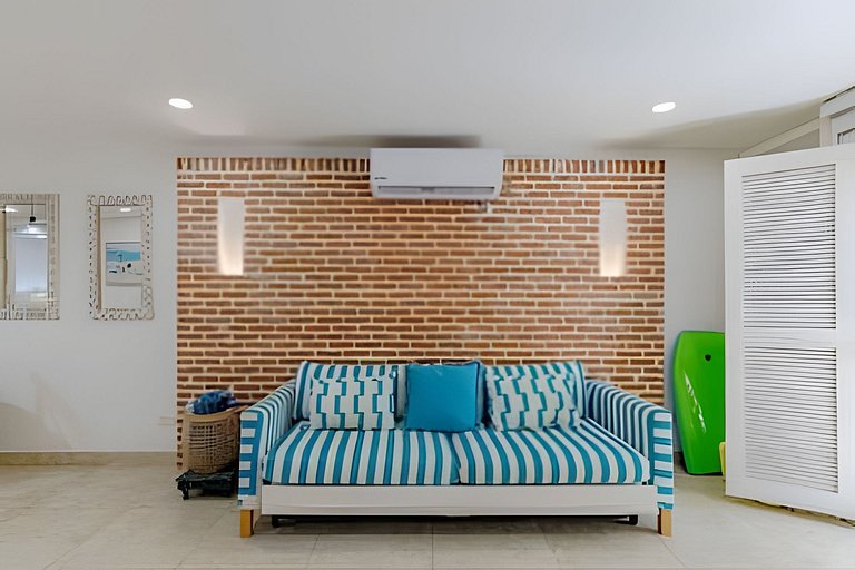 Quiet & Bright 2BR Old Town