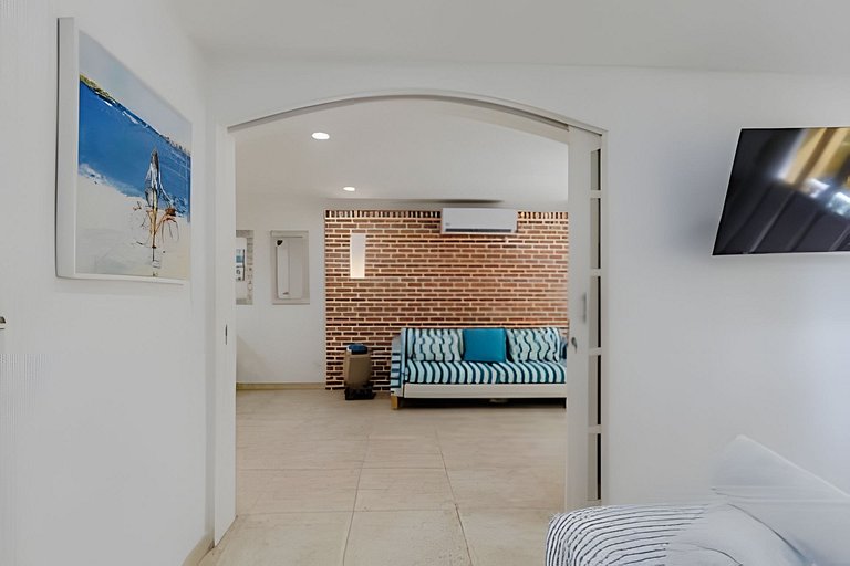 Quiet & Bright 2BR Old Town