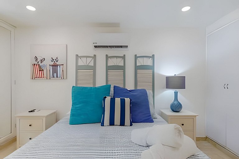 Quiet & Bright 2BR Old Town