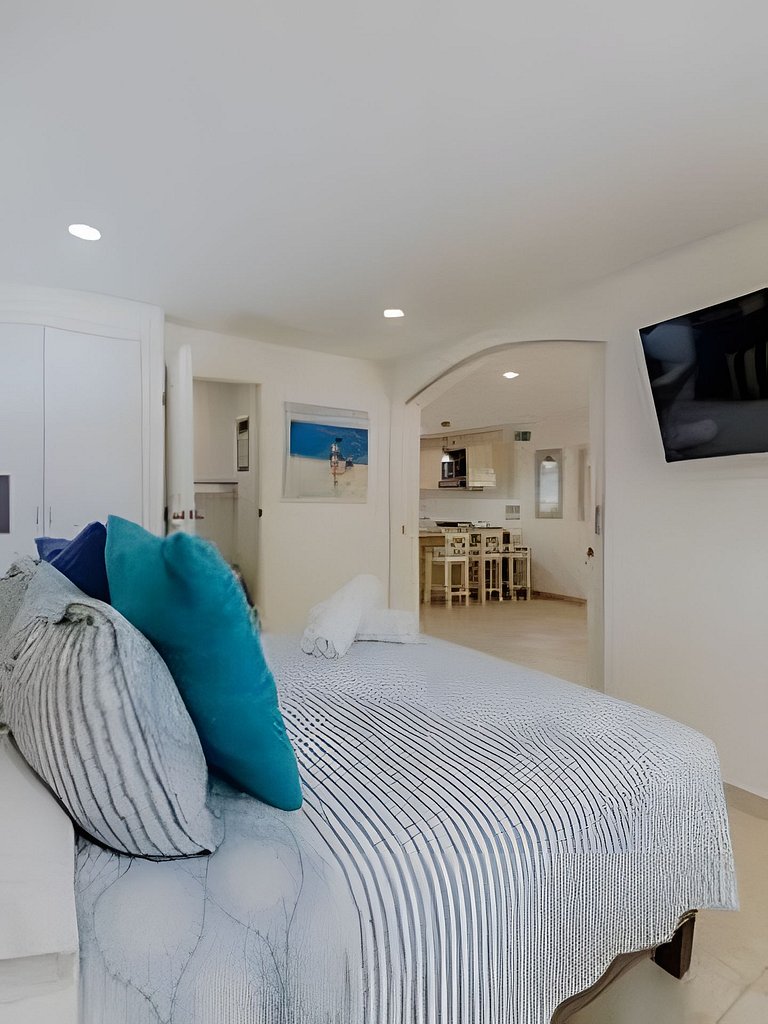 Quiet & Bright 2BR Old Town