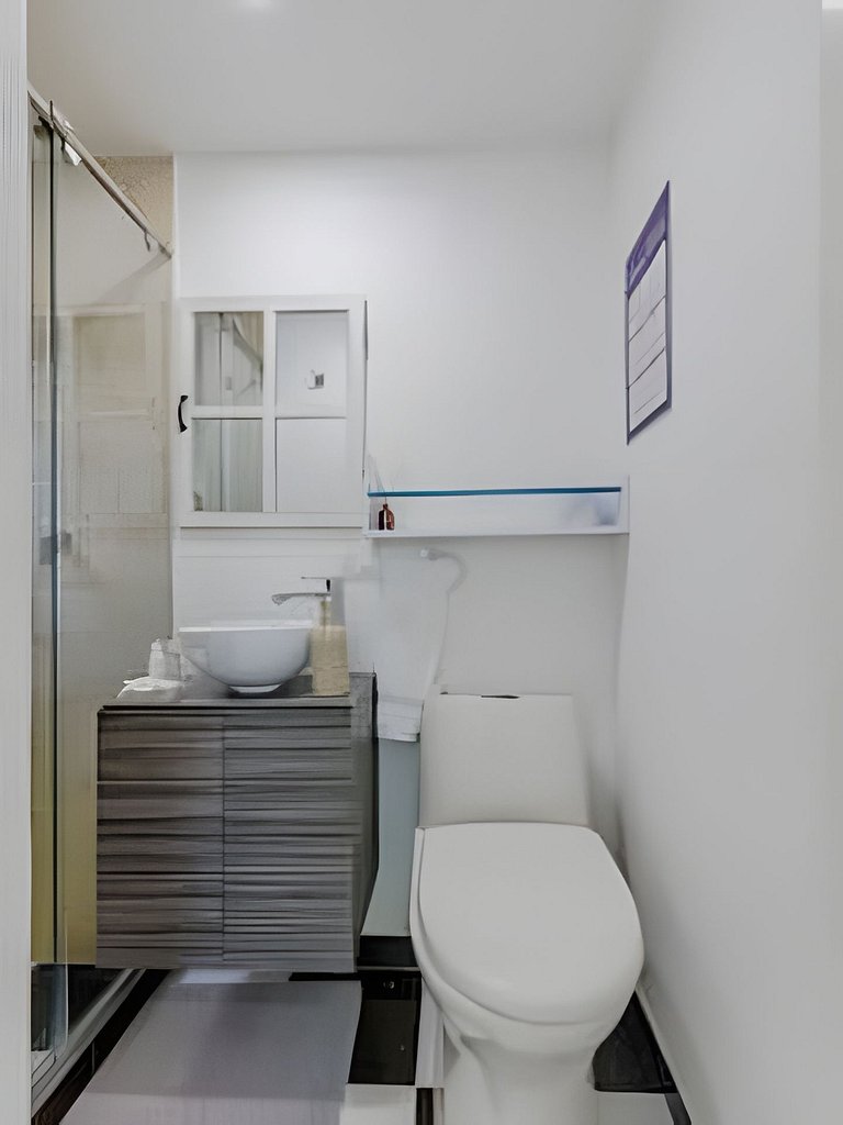 Quiet & Bright 2BR Old Town