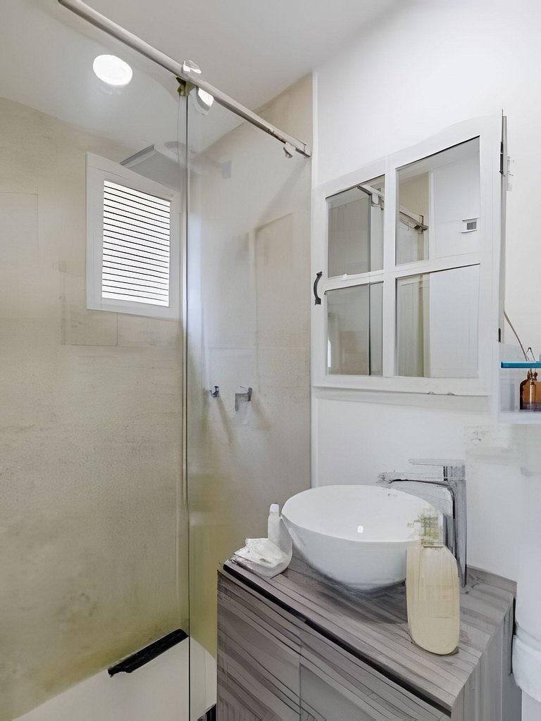 Quiet & Bright 2BR Old Town
