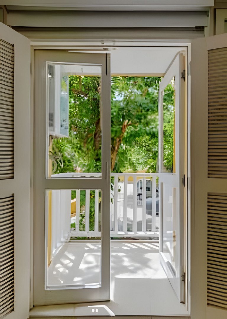 Quiet & Bright 2BR Old Town