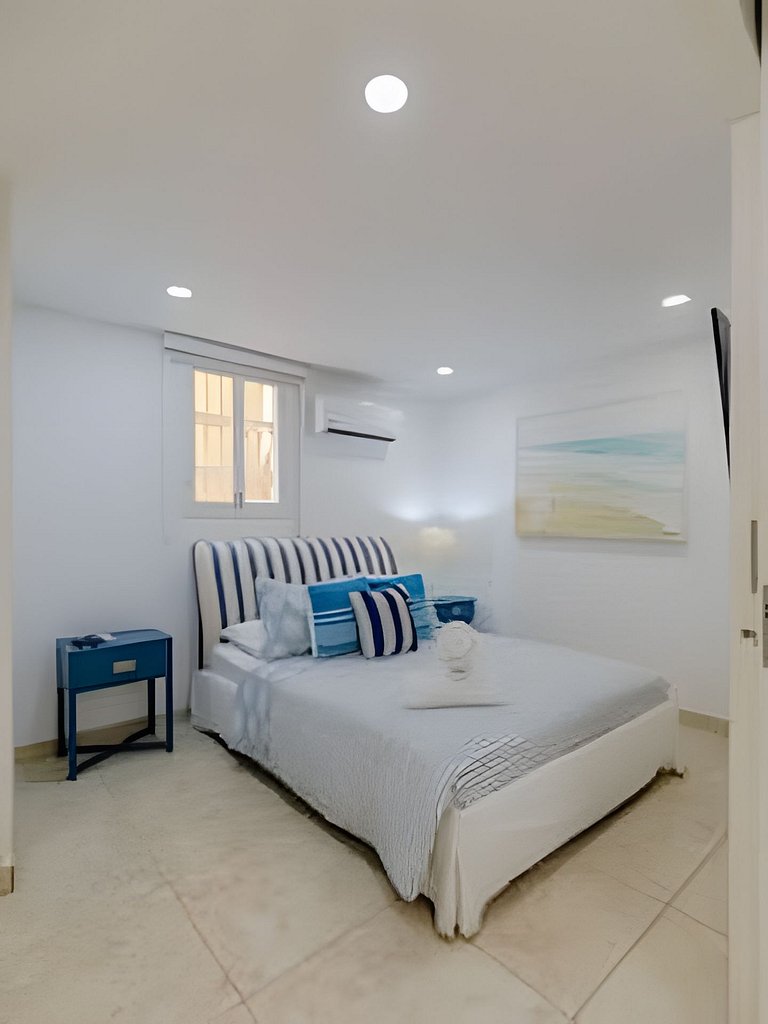 Quiet & Bright 2BR Old Town