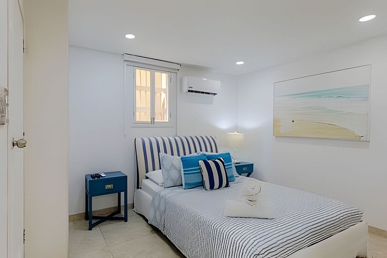 Quiet & Bright 2BR Old Town