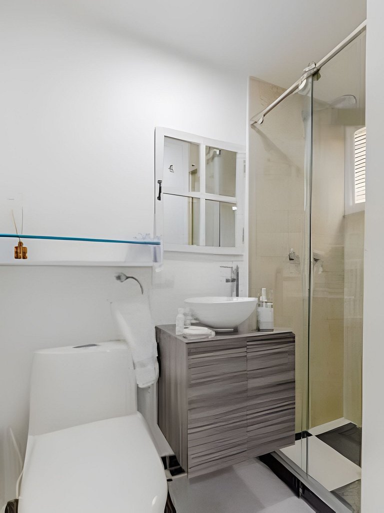 Quiet & Bright 2BR Old Town