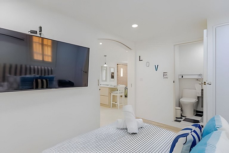 Quiet & Bright 2BR Old Town