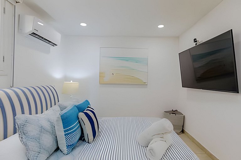 Quiet & Bright 2BR Old Town