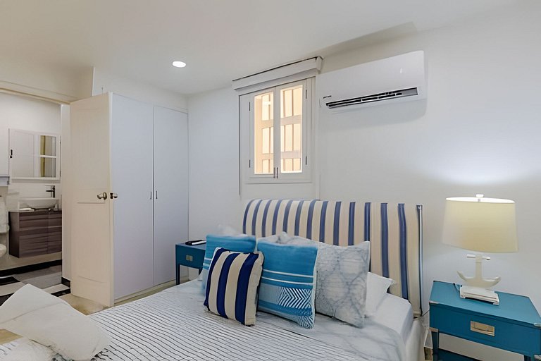 Quiet & Bright 2BR Old Town