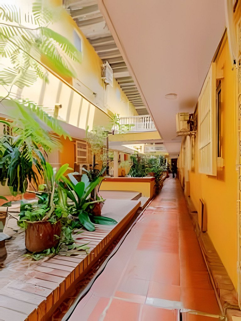 Quiet & Bright 2BR Old Town