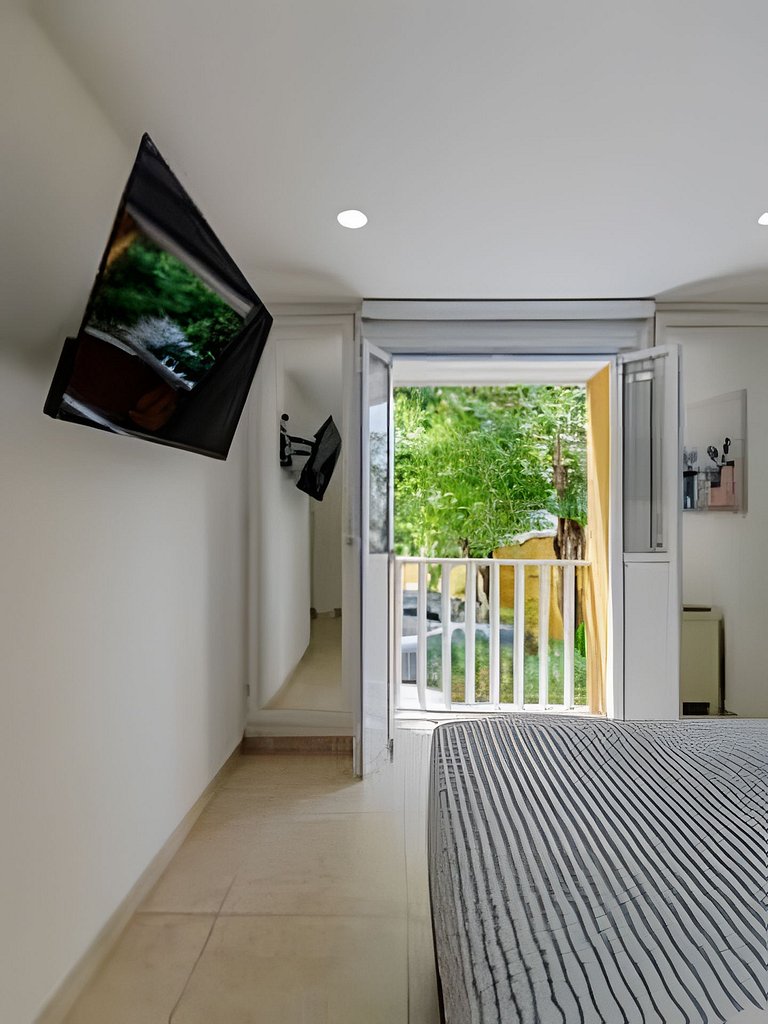 Quiet & Bright 2BR Old Town
